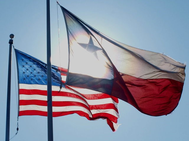 テキサス州の旗アメリカの旗（Kurt Haubrich / Flickr / CC / Cropped）